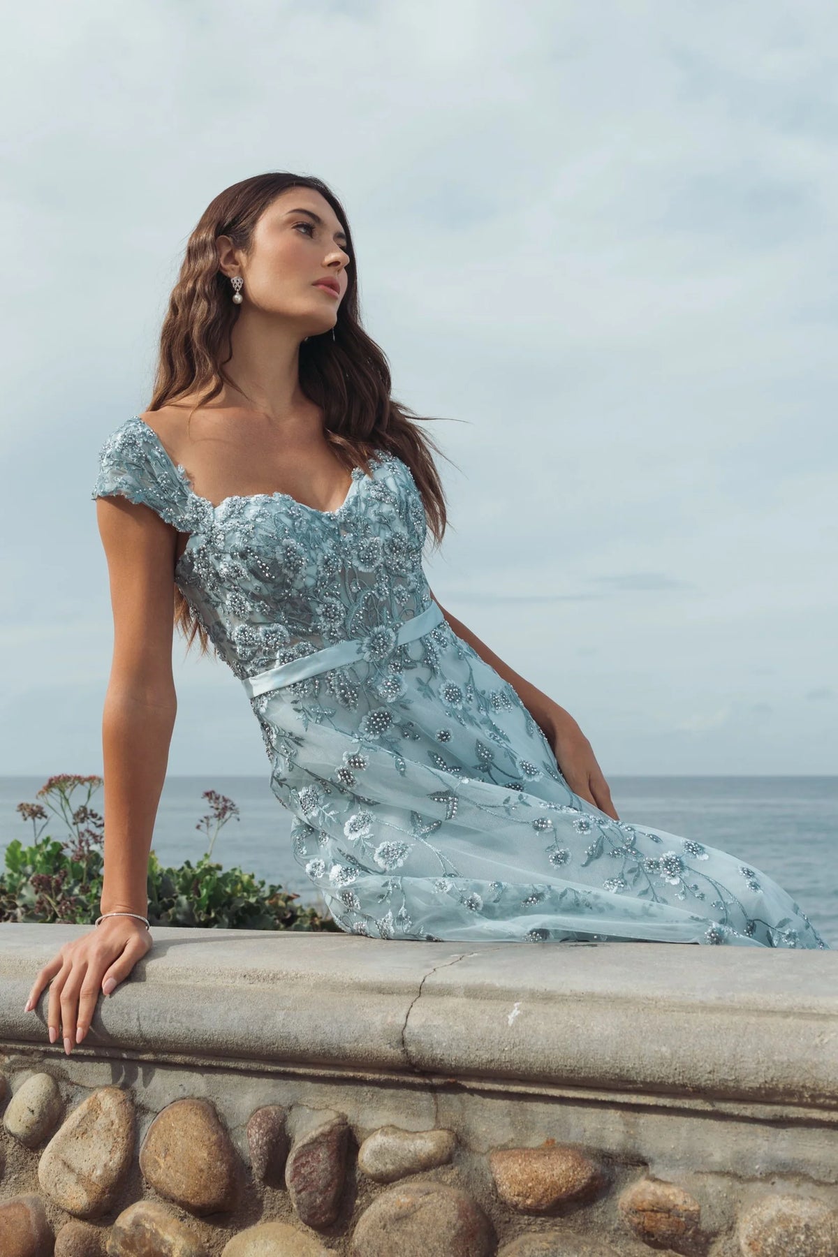 Blue floral embroidered sweetheart neckline midi dress