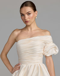 Mac Duggal #21546 ivory satin puff sleeve close-up