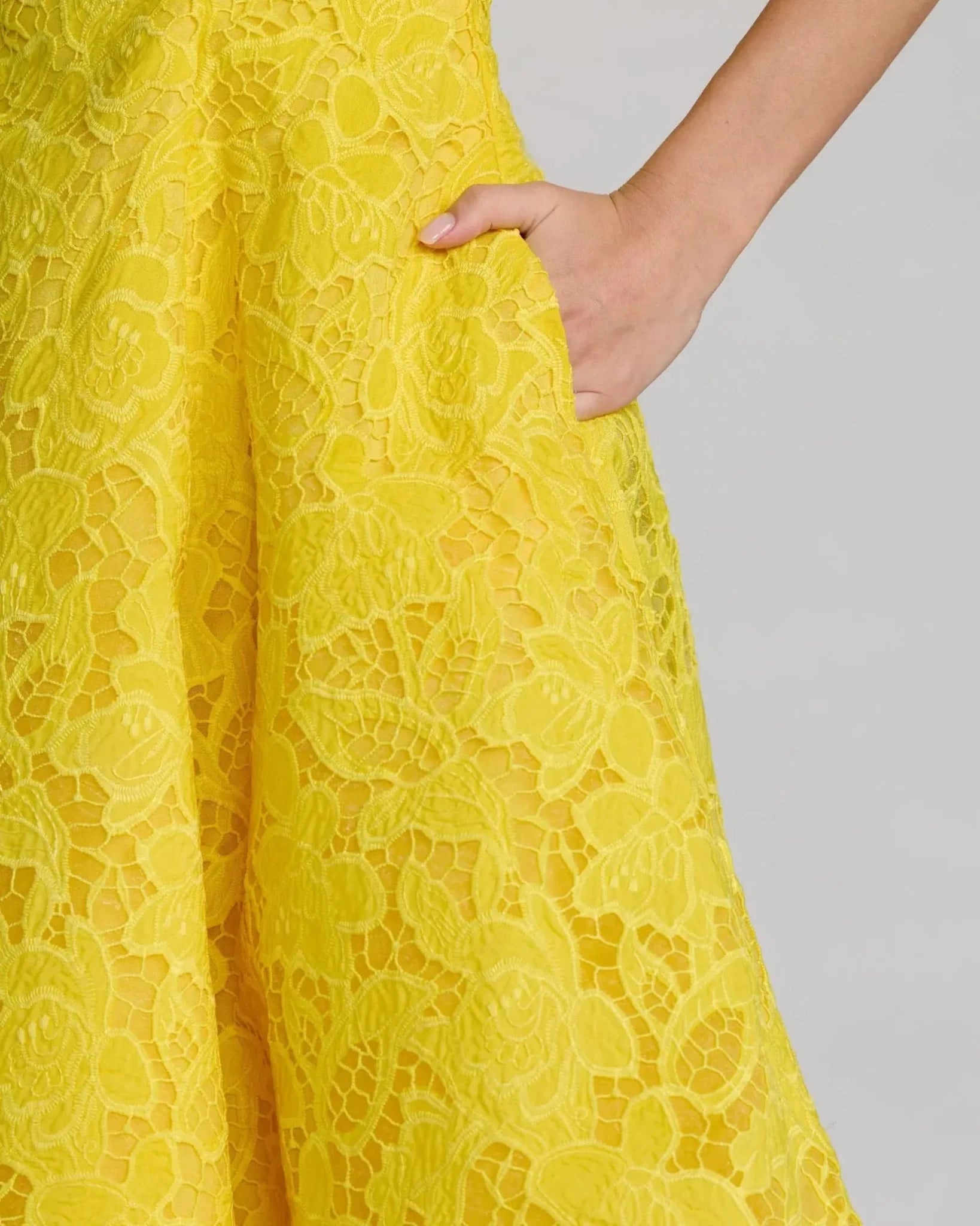 Buttercup Lace Sleeveless Scoop Neck Midi Dress With Pockets