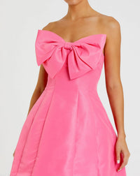 Mac Duggal #49210 pink oversized bow detail close-up