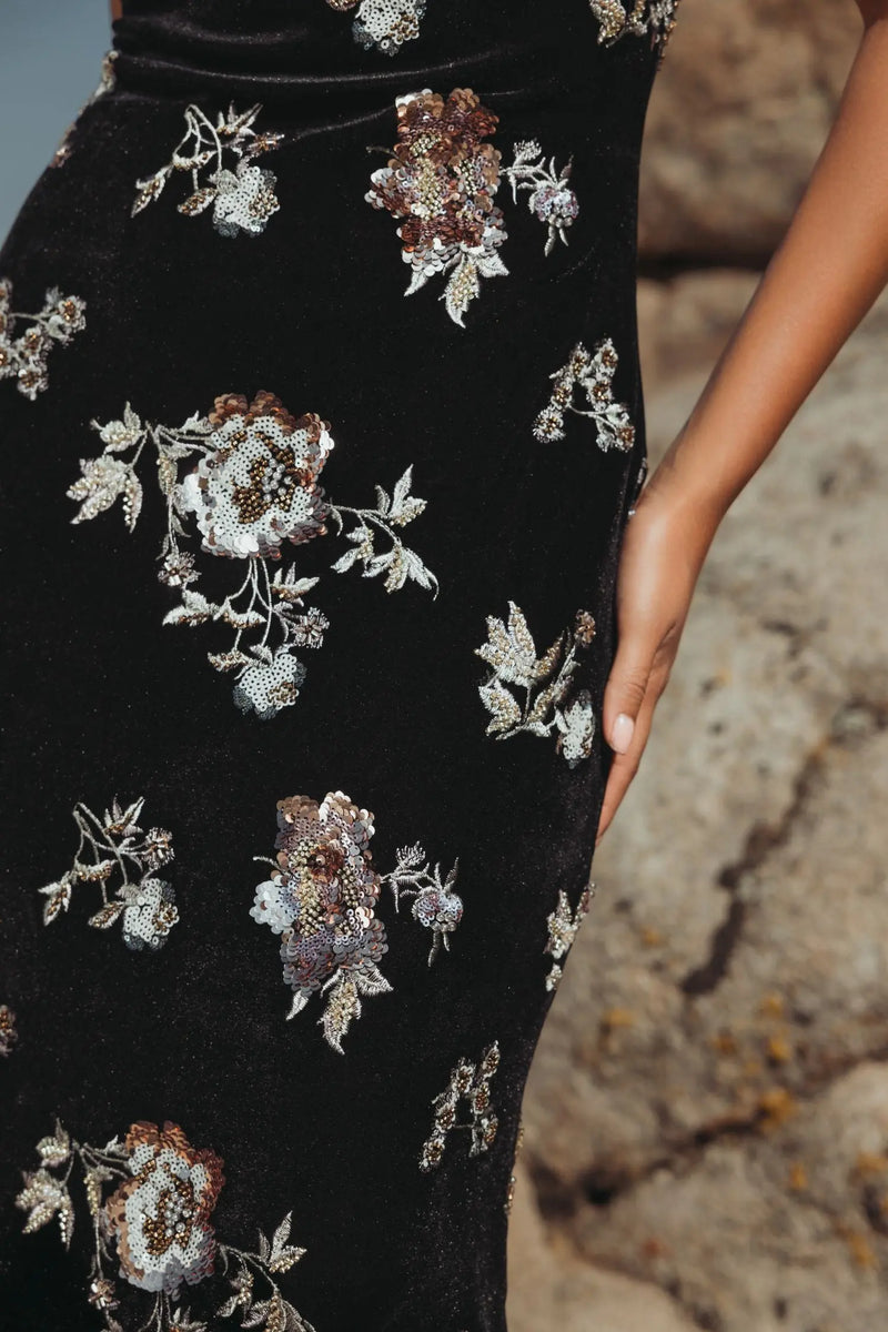 Sleeveless Floral Embellished Velvet Evening Gown - Black