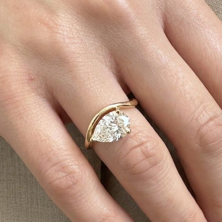 Pear Shape Engagement Ring, 2 Carats, Yellow Gold
