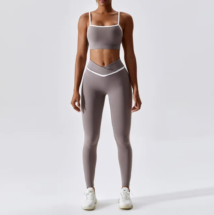 Give your off-duty wardrobe a new lease of life with this monochrome gym crop top and full length leggings set. This cropped cami top with hidden padding is brought to you in a monochrome grey and white style with white piping straps and a seamless design. This gym fit set is everything you need for your everyday errands, pilates or for your gym session. 